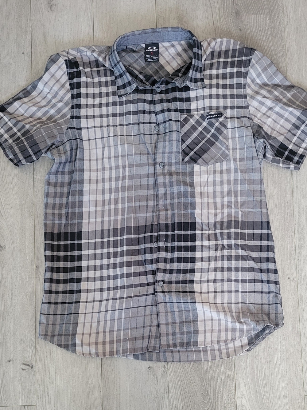 Oakley Mens' Gray Plaid Short Sleeve Button-Down Shirt